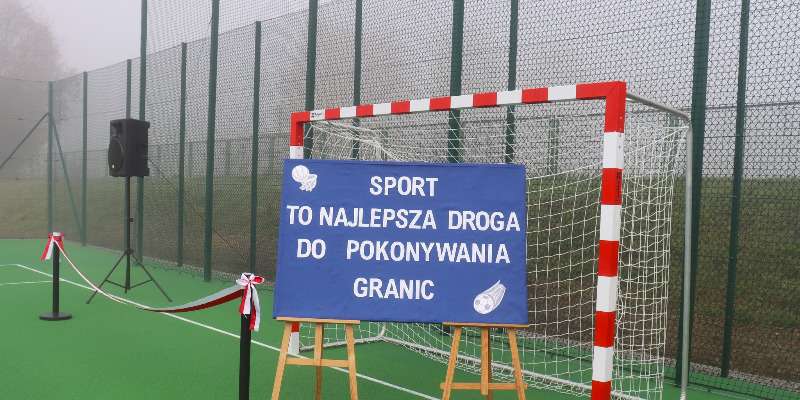 Uroczyste oddanie do użytkowania boisk wielofunkcyjnych - Gmina Dębowiec Uroczyste oddanie do użytkowania boisk wielofunkcyjnych - Gmina Dębowiec