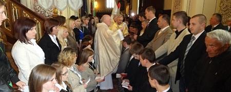 Bierzmowanie w kościele parafialnym w Osobnicy Bierzmowanie w kościele parafialnym w Osobnicy