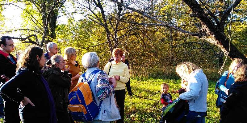 Dydaktyczny spacer po tradycyjnym sadzie owocowym w Cieklinie Dydaktyczny spacer po tradycyjnym sadzie owocowym w Cieklinie