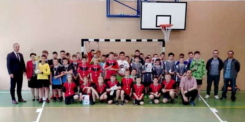 V Turniej Piłki Halowej o Puchar Wójta Gminy Dębowiec V Turniej Piłki Halowej o Puchar Wójta Gminy Dębowiec