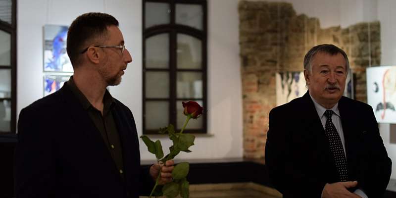 Fotorelacja z wernisażu wystawy rysunku Mateusza Otręby - Gorlice Fotorelacja z wernisażu wystawy rysunku Mateusza Otręby - Gorlice